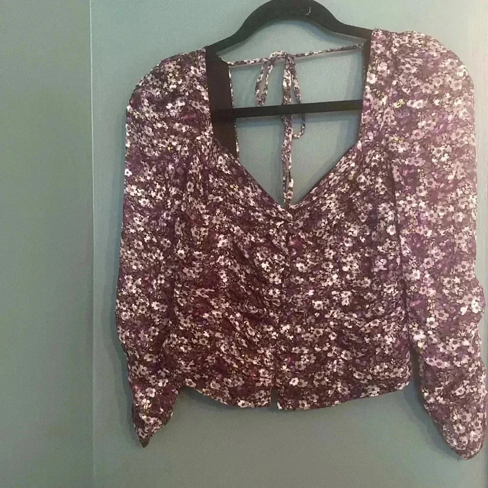 ASTR the label purple floral cropped 3/4 sleeve top - small - amazing details